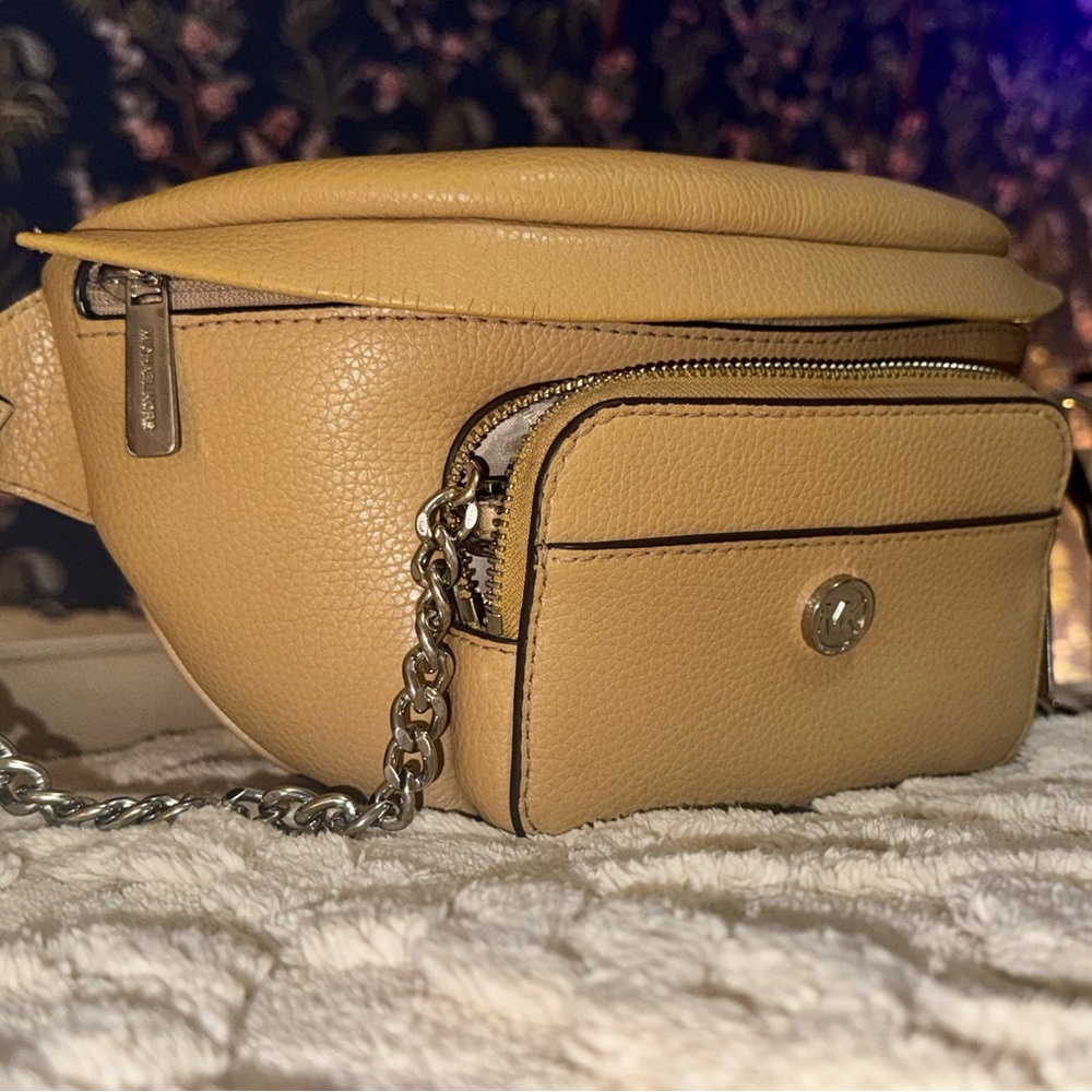 Michael Kors Maisie Large 2-n-1 Waistpack Card Case Fanny Pack Bag